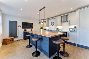 Family Kitchen- click for photo gallery